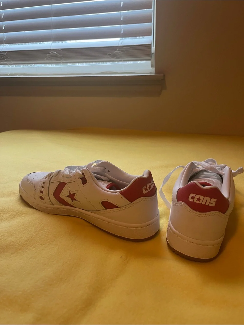 Converse white low